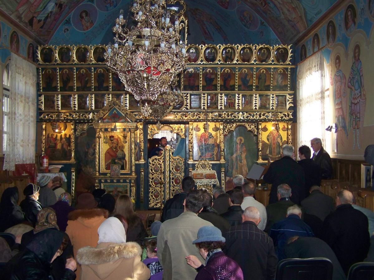 Moment din timpul Sfintei Liturghii